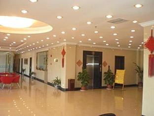 Yichen Pudong Airport Hotel Шанхай Екстериор снимка